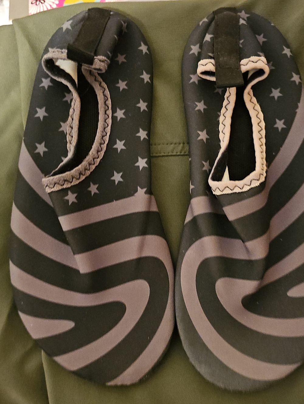 Woman Black & Gray Star Swim Shoes